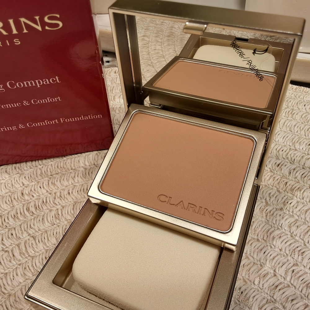 Clarins Compact Powder Foundation - Warm Beige
